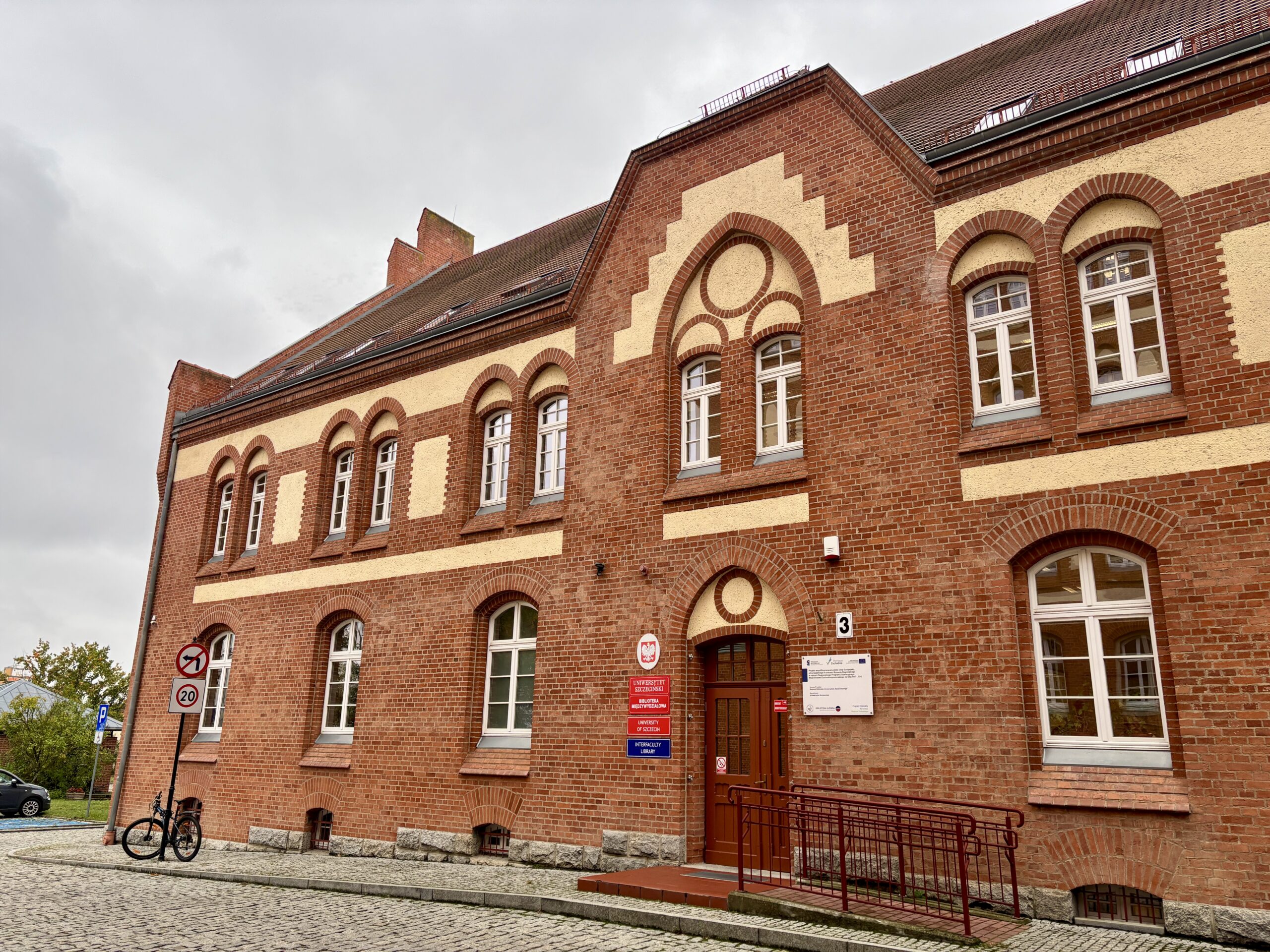 „Partykuły – drobne odpady zmieszane” <br> wykład prof. Piotra Wojdaka z Instytutu Językoznawstwa US <br> w Bibliotece Międzywydziałowej