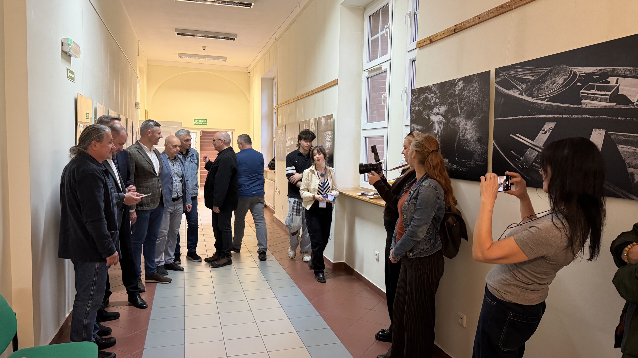 „Kraj za miastem” – wystawa Fotoklubu Szczecin w Galerii Libra Biblioteki Głównej